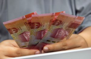 Rupiah Kembali Melemah ! Menyentuh Rp 15.700 Per Dollar AS